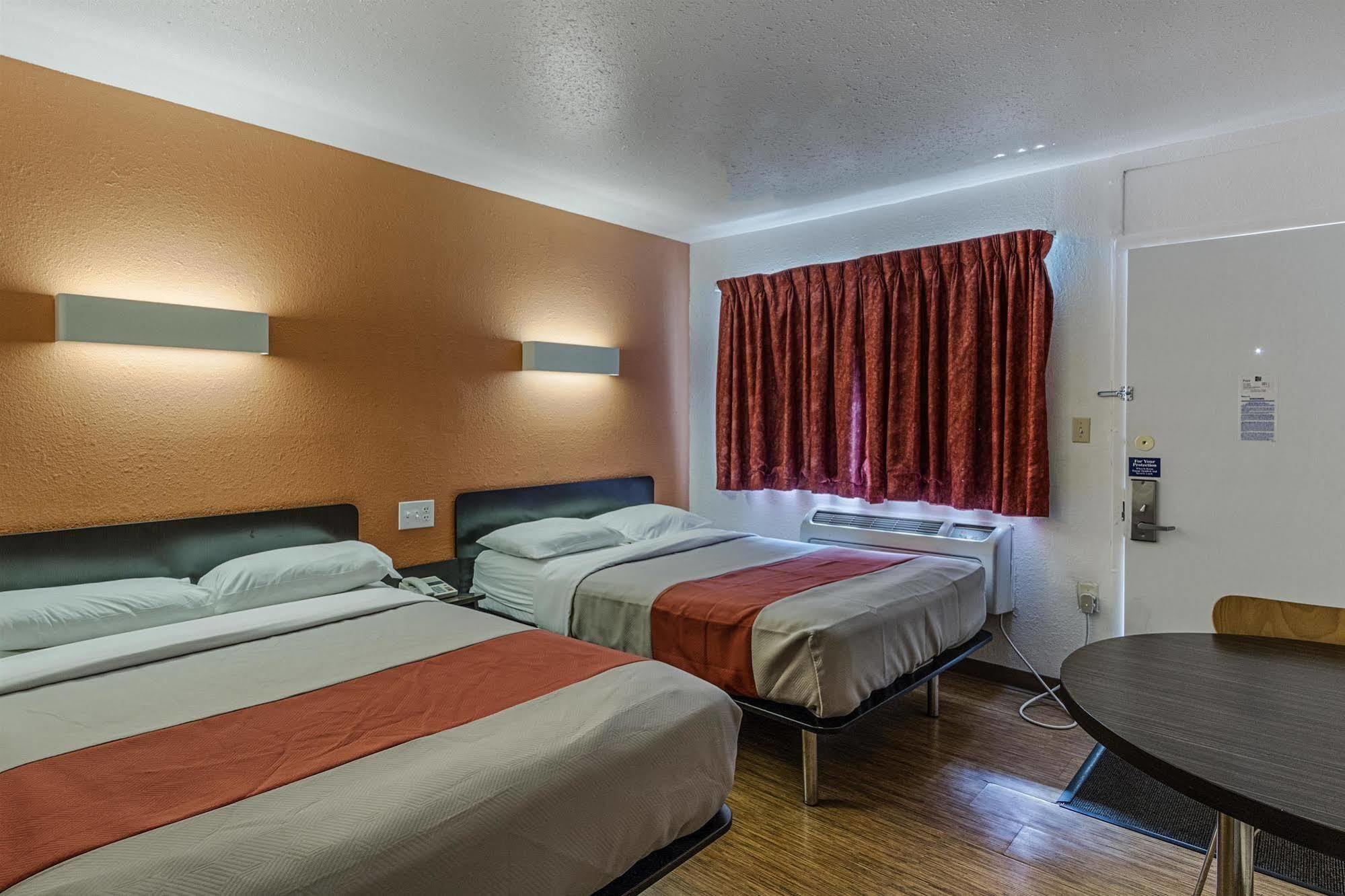 Motel 6-Oshkosh, Wi Eksteriør bilde