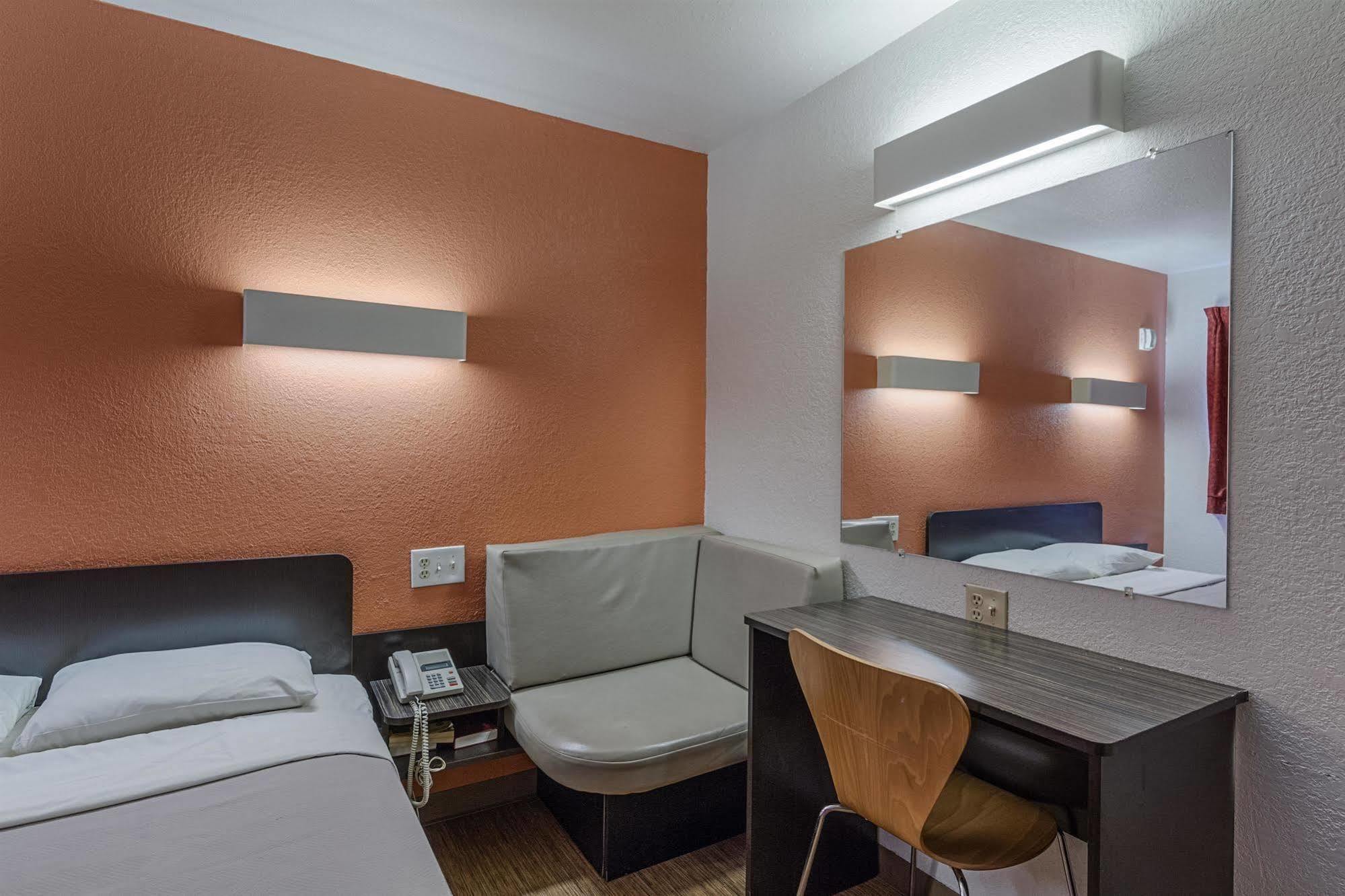 Motel 6-Oshkosh, Wi Eksteriør bilde