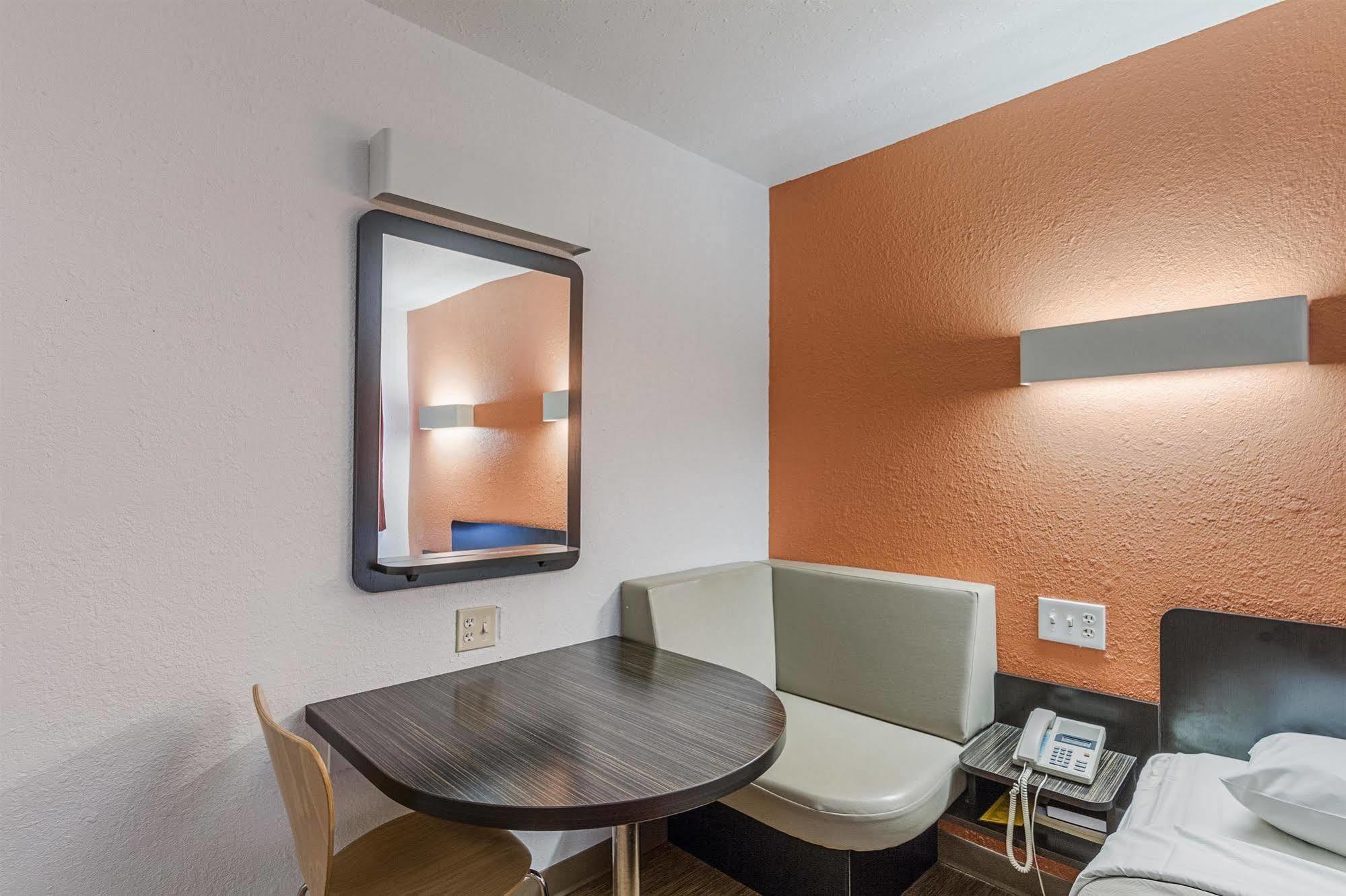 Motel 6-Oshkosh, Wi Eksteriør bilde